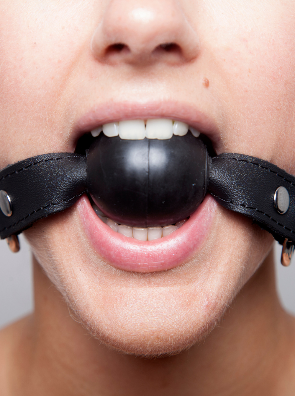 baillon boule en cuir pour soumis